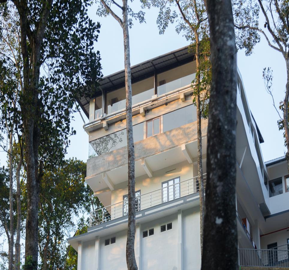Hostess Thekkady Hotel Exterior photo