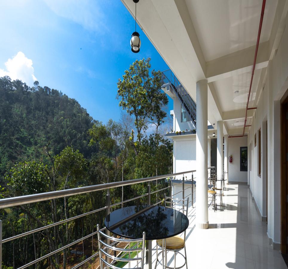Hostess Thekkady Hotel Exterior photo